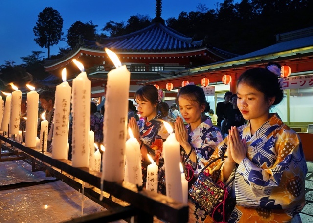 大龍寺　灯篭祭り　灯篭　ろうそく　縁結び　だるま　観音　縁日